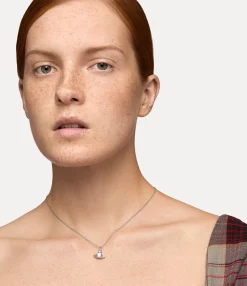Reina Pendant Necklace
