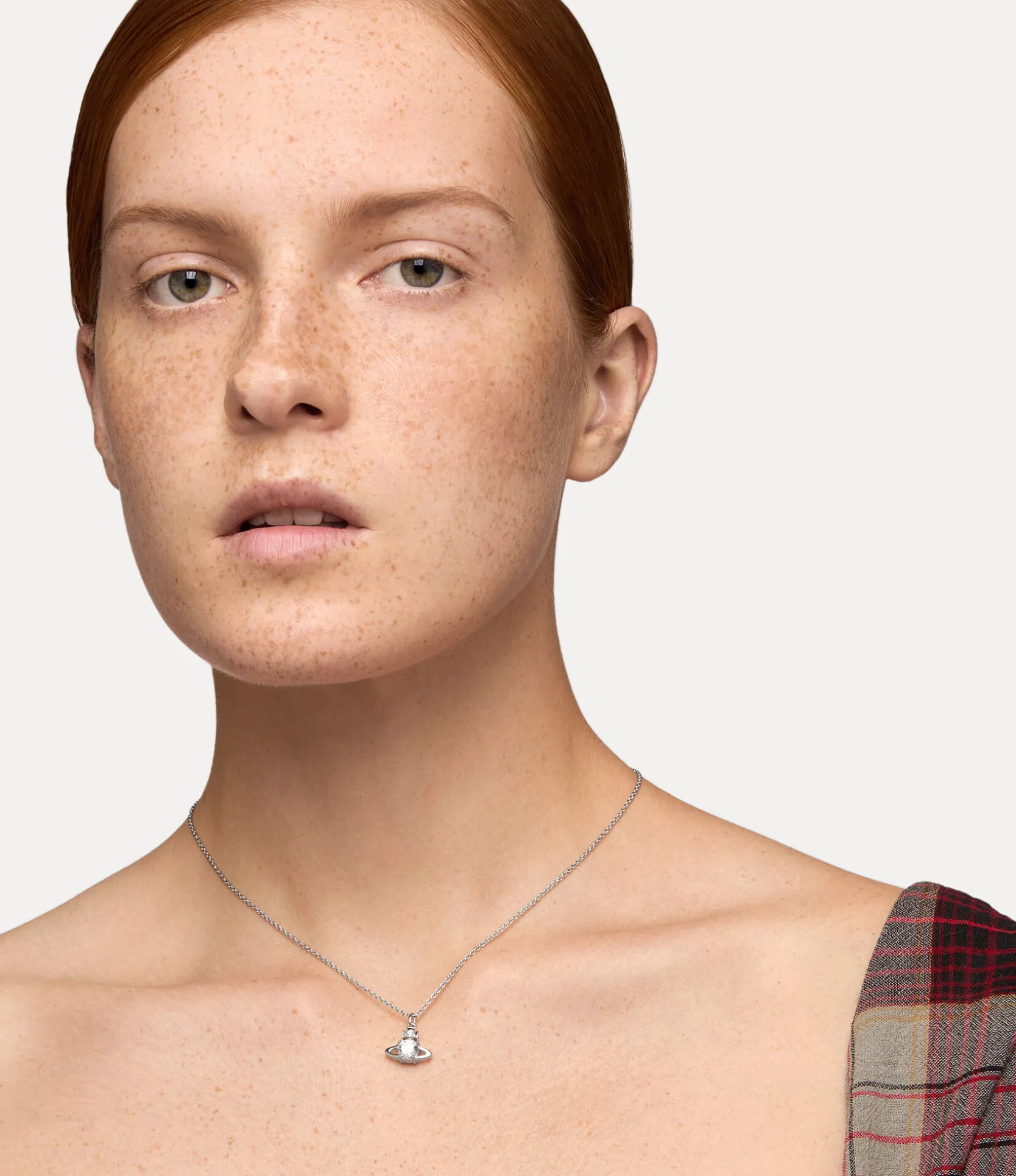 Reina Pendant Necklace